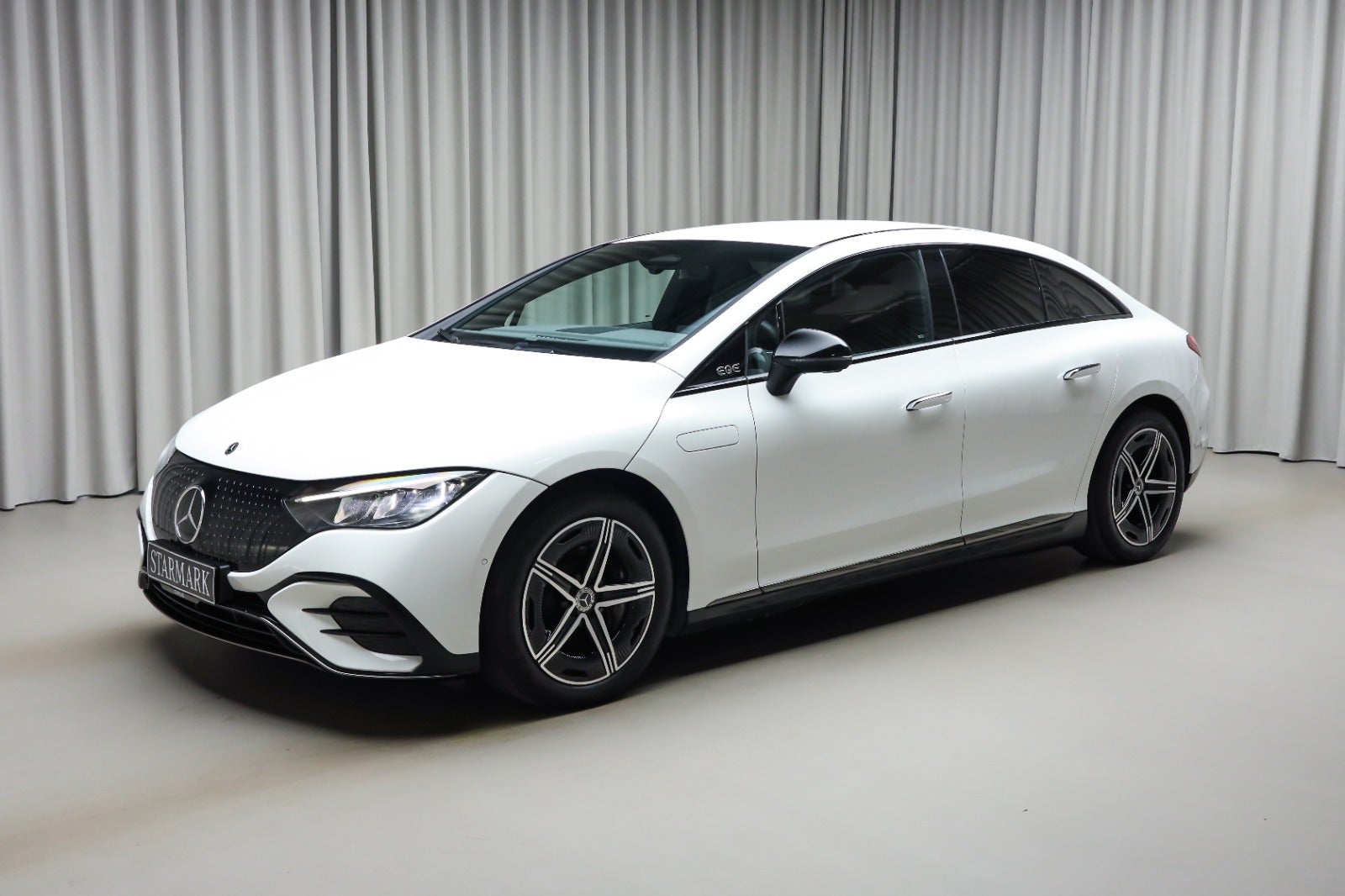 Mercedes-Benz EQE 350 (1/8)