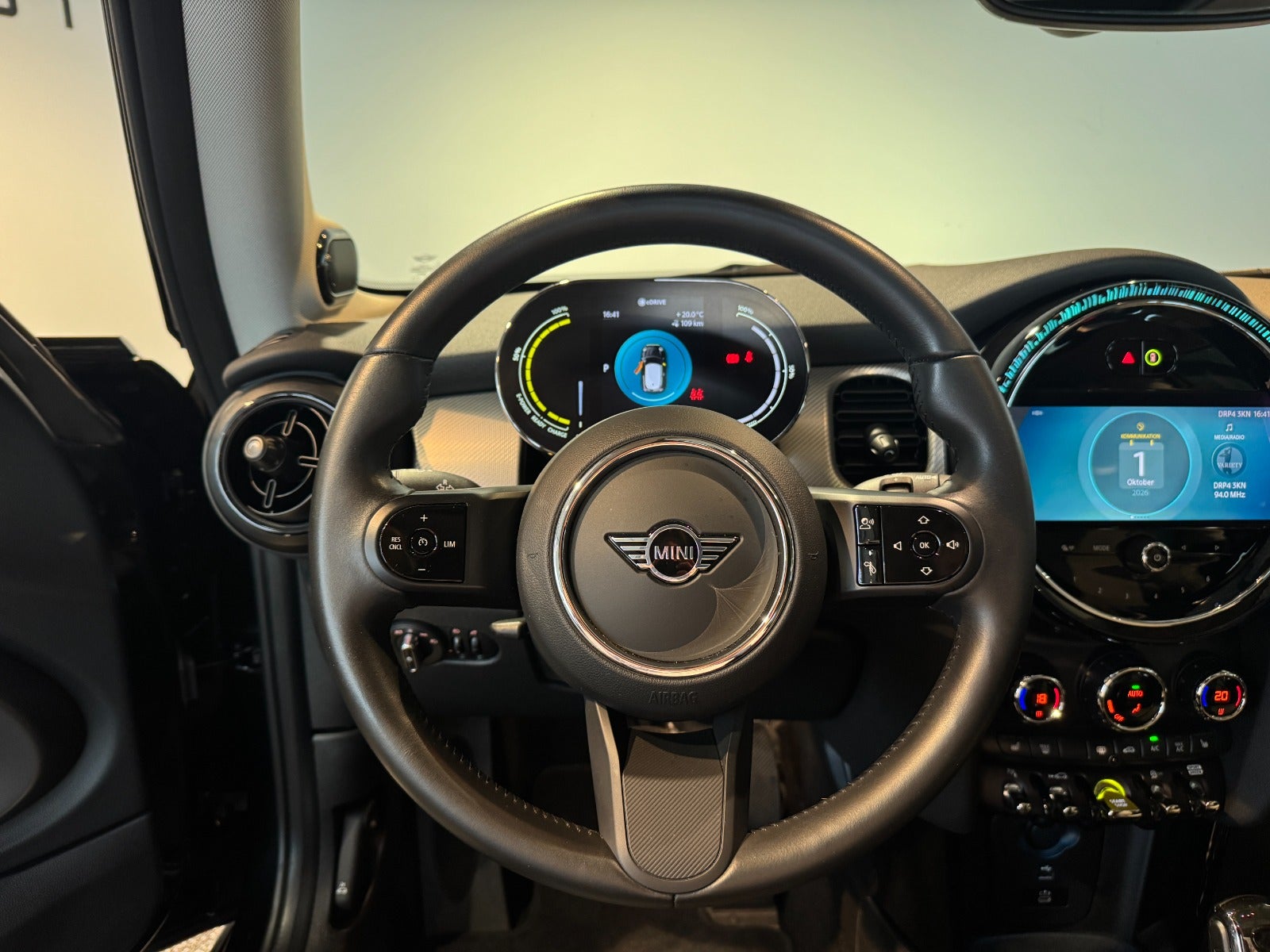 MINI Cooper SE Classic 3d - 13