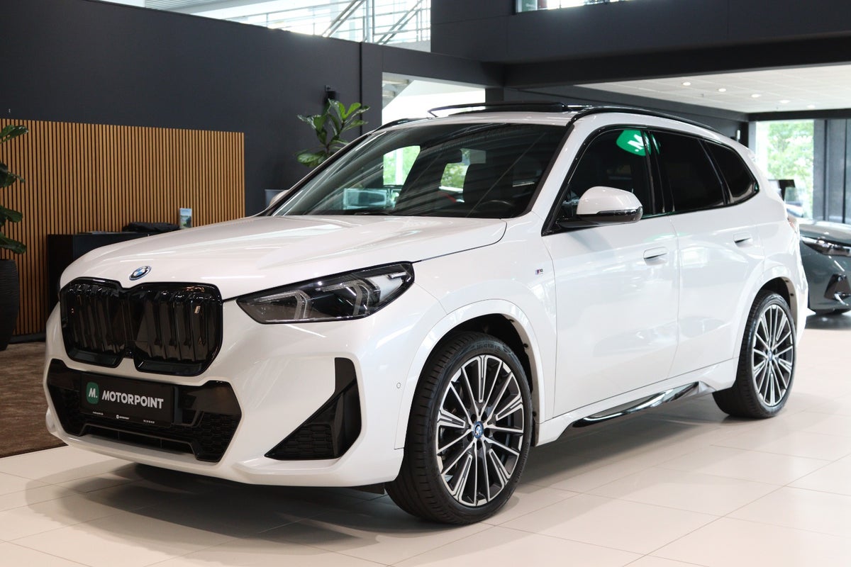 BMW iX1 xDrive30 Fully Charged M-Sport billede 1