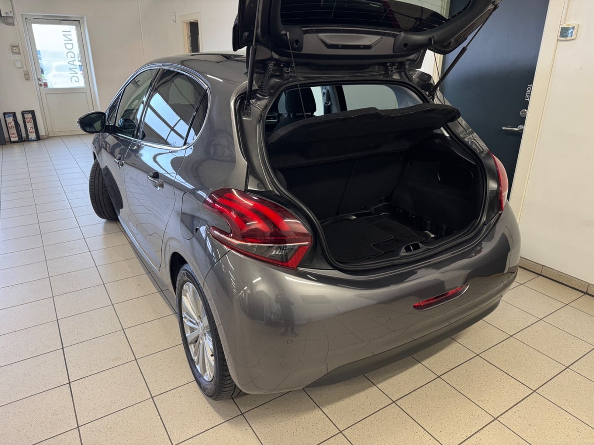 Peugeot 208 PureTech 82 Allure Sky