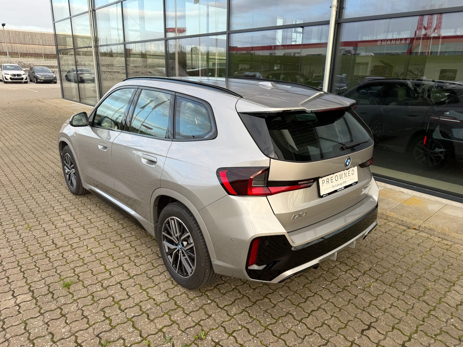 BMW iX1 eDrive20 M-Sport Premium 5d - 4