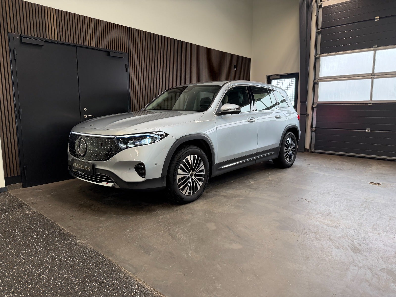 Mercedes EQB250+ Electric Art