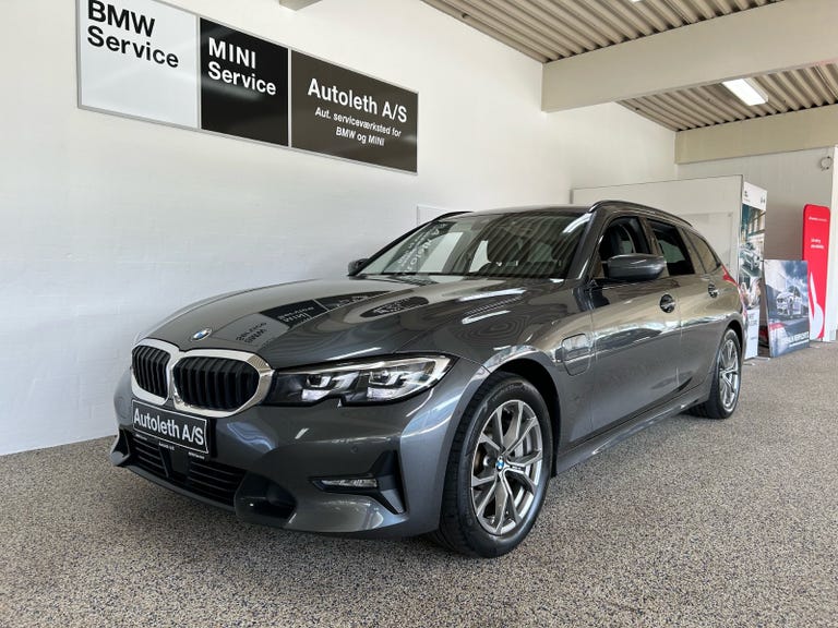 BMW 330e Touring Sport Line aut.