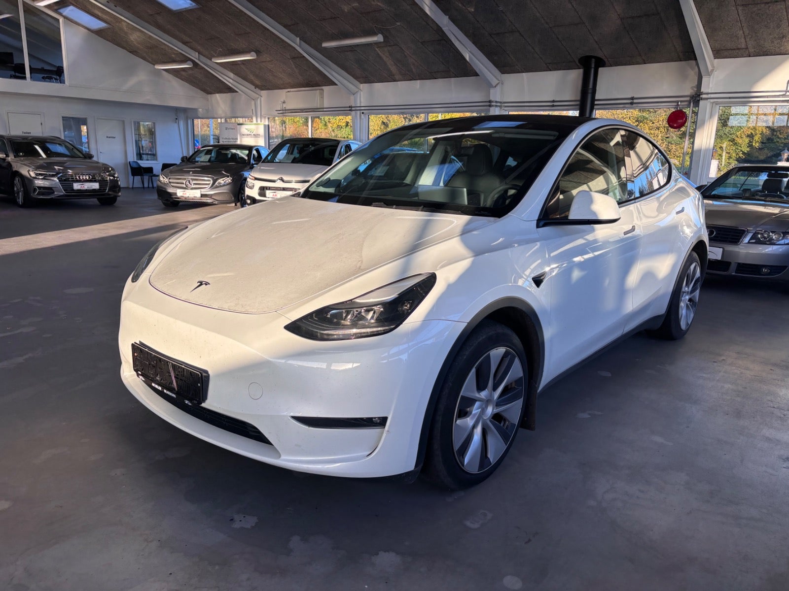 Tesla Model Y, Billede 2