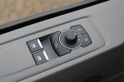 VW e-Caravelle Life SWB