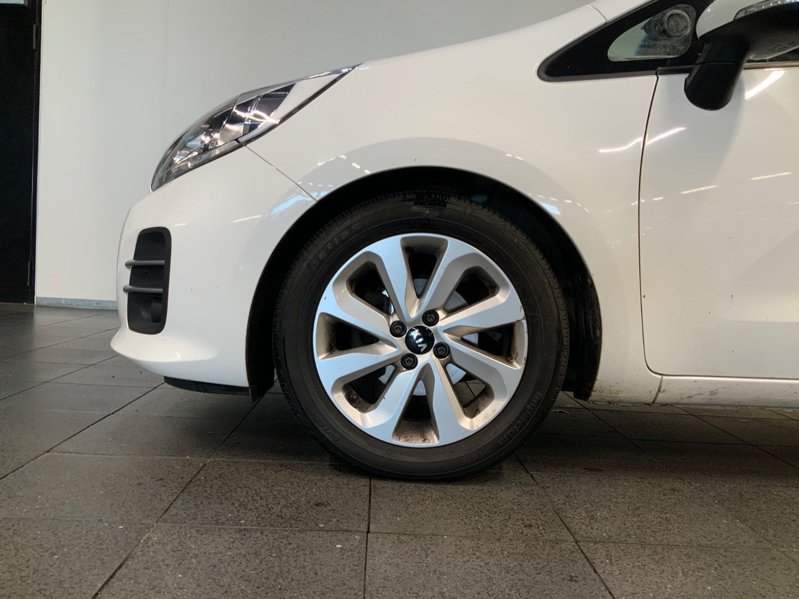 Kia Rio (3/8)