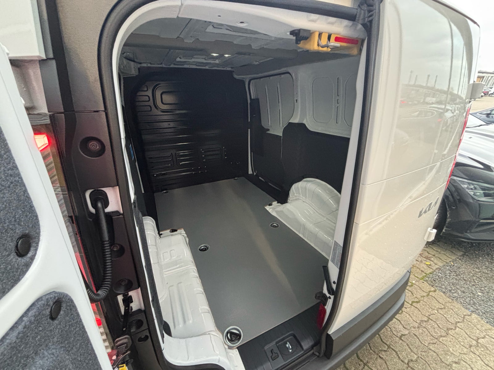 Kia PV5 Long Range Work Pro