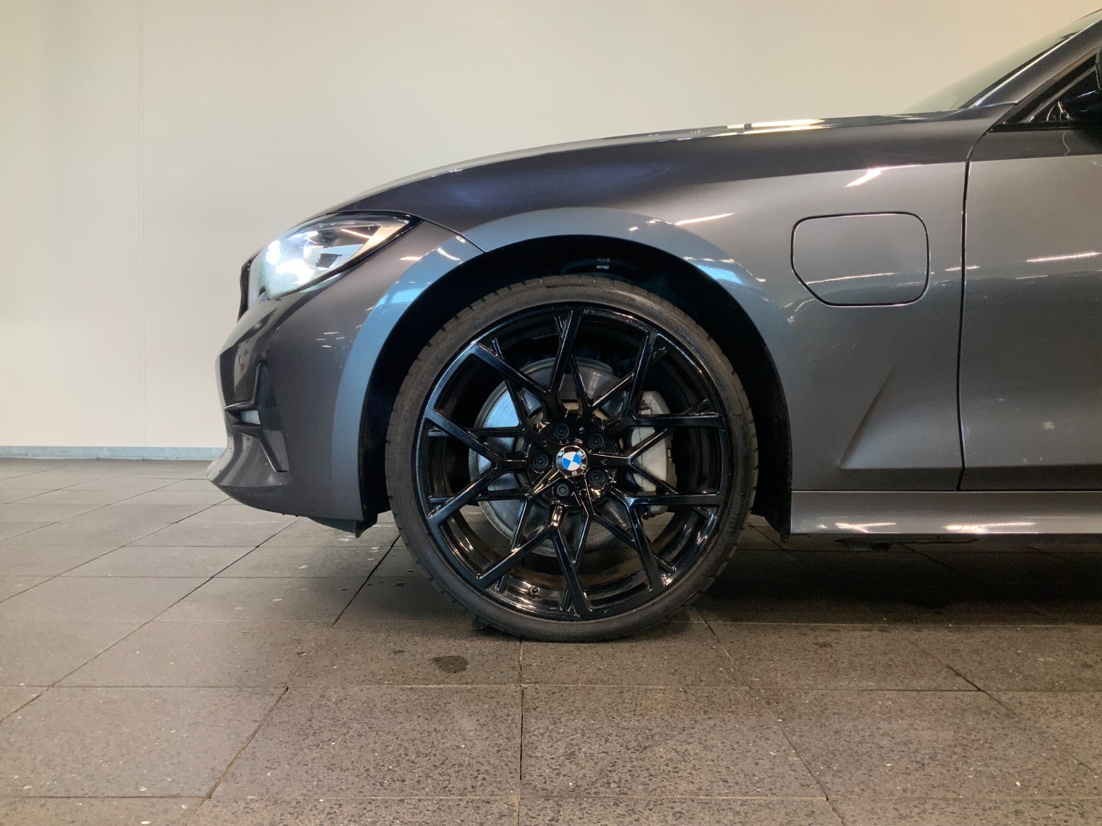 BMW 330e (3/8)
