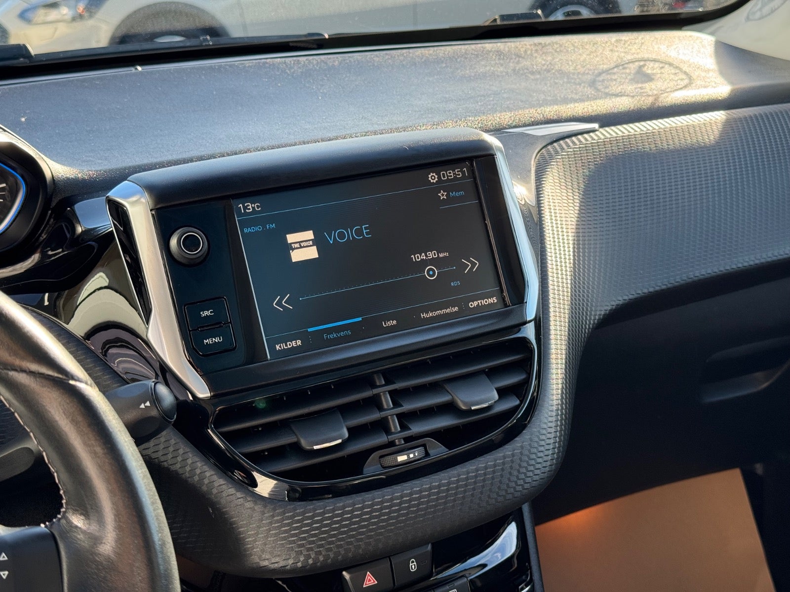 Billede af Peugeot 2008 1,6 BlueHDi 100 Allure Sky