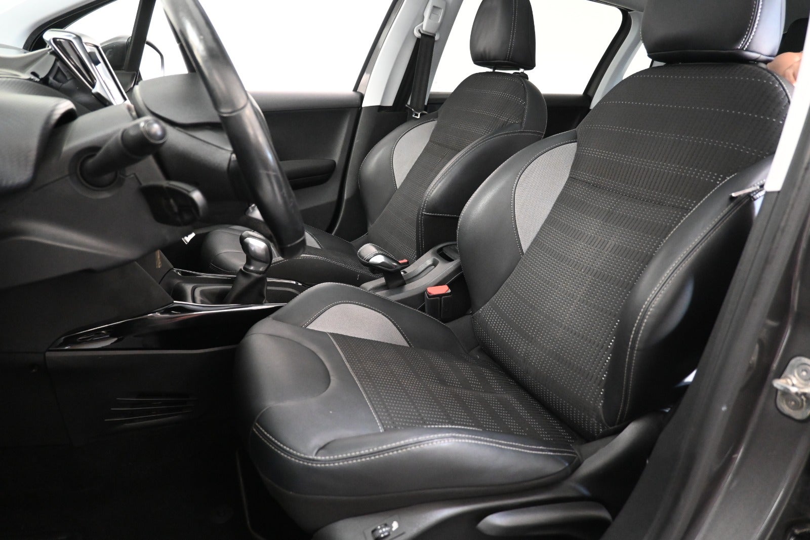 Peugeot 2008 BlueHDi 100 Allure Sky