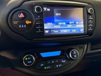 Toyota Yaris Hybrid H2 Exclusive e-CVT Van