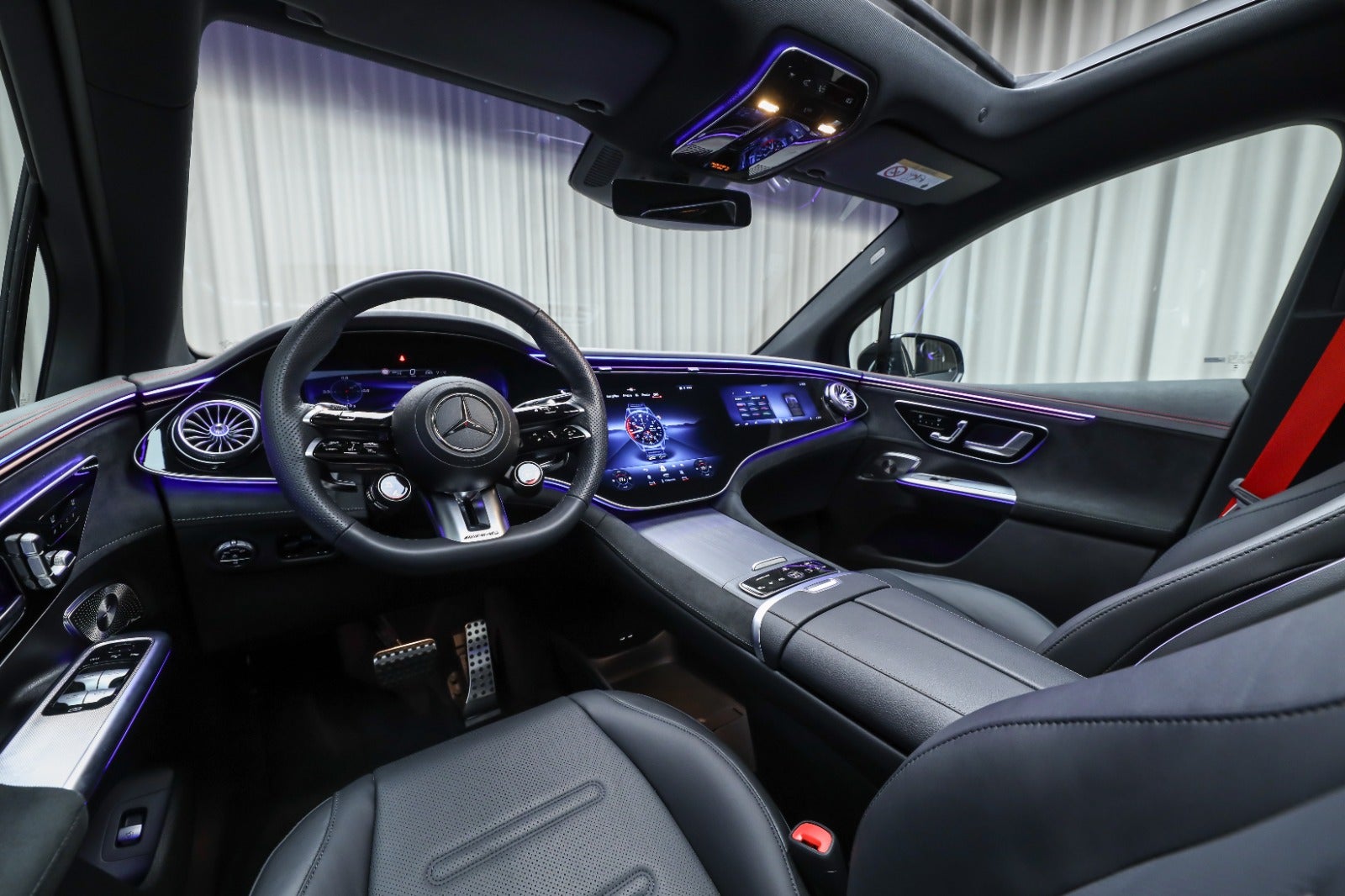 Mercedes-AMG EQE 43 SUV (4/8)
