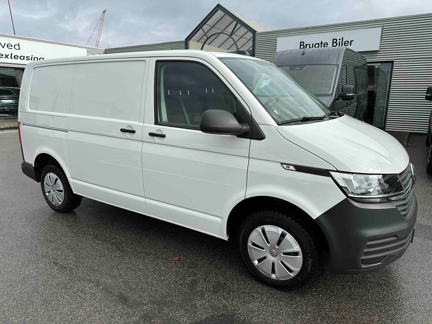 VW Transporter 2,0 TDi 110 Kassevogn kort