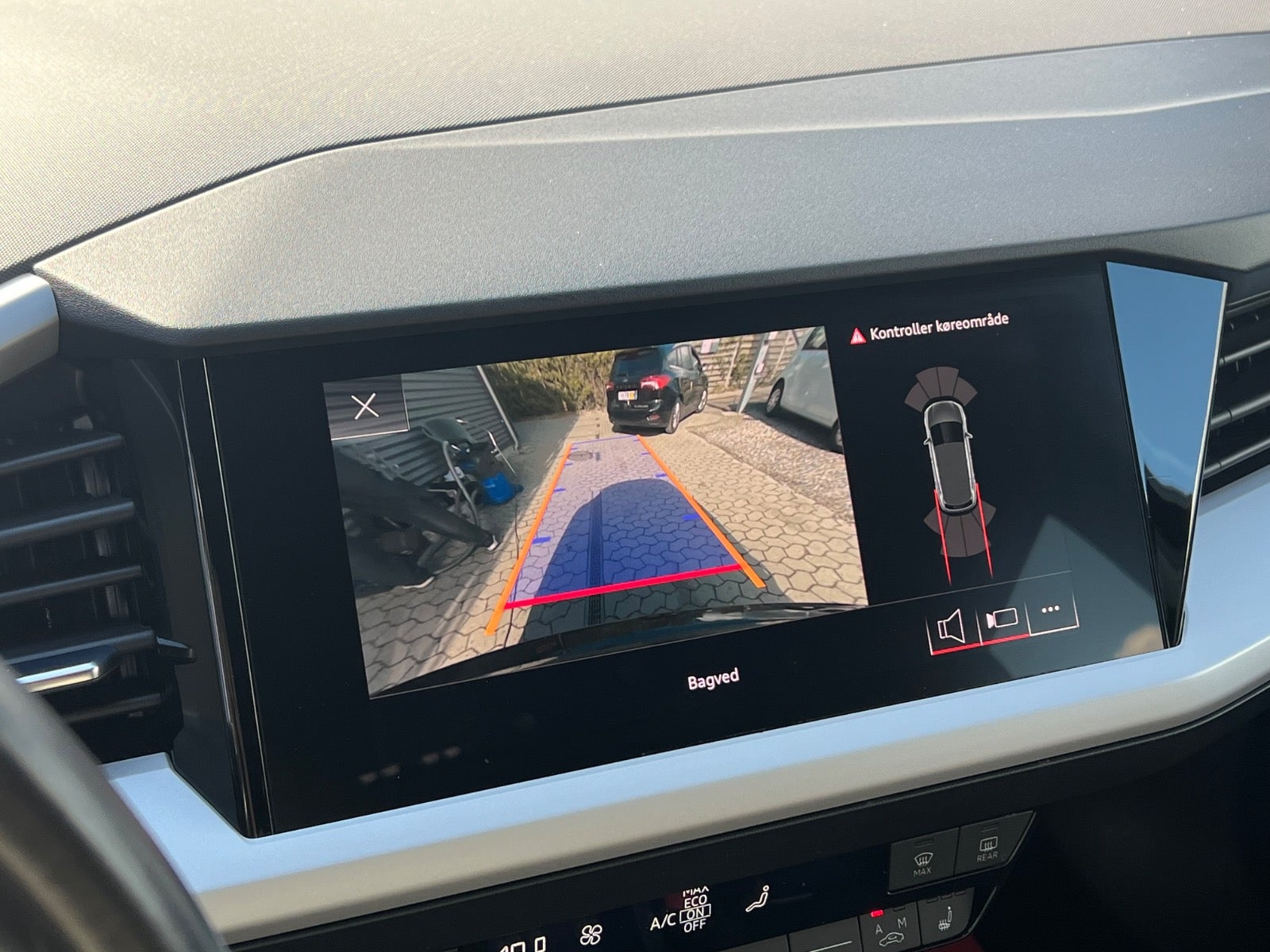 Audi Q4 e-tron Attitude