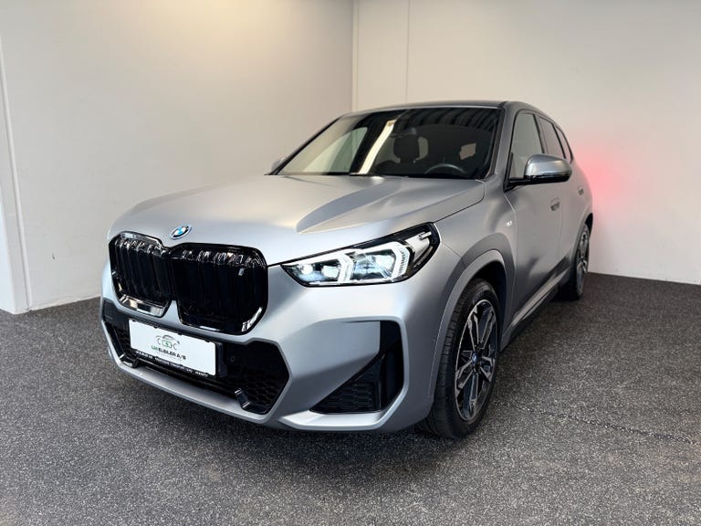 BMW iX1 xDrive30 Fully Charged X-line