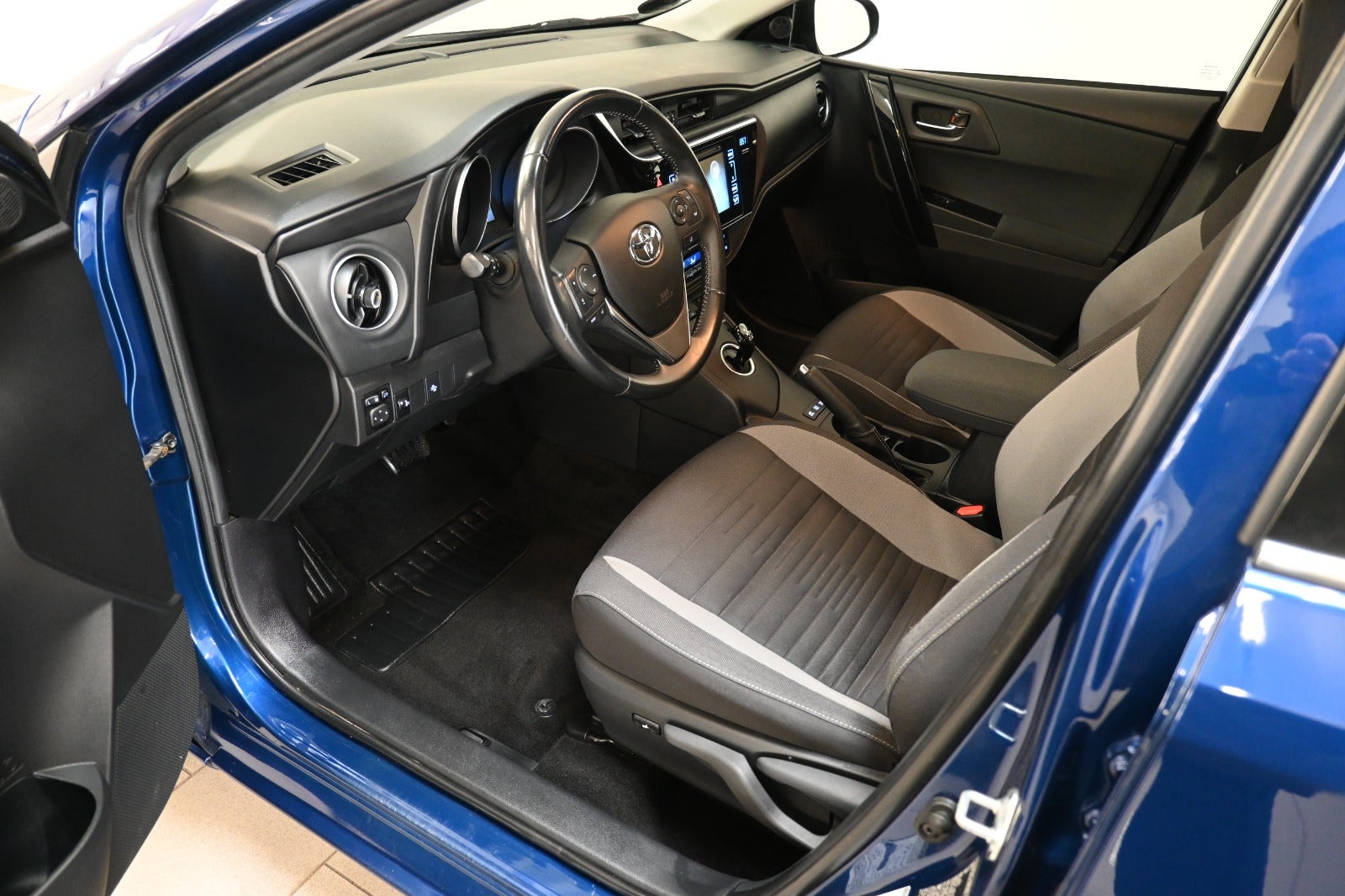 Toyota Auris Hybrid H2 Comfort Touring Sports CVT