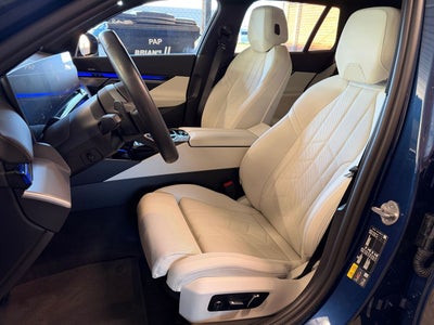 BMW i5 eDrive40 Touring Fully Charged M-Sport billede 3