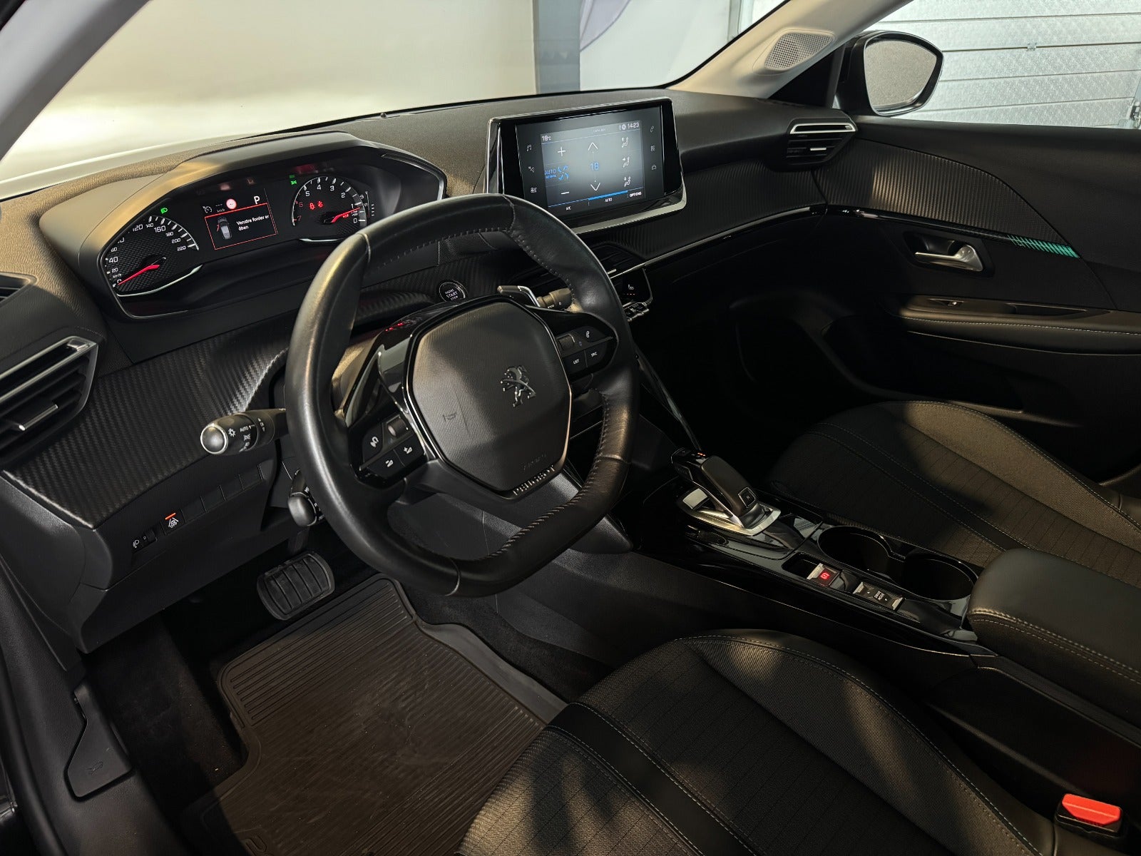 Peugeot 208 1,2 PureTech 100 Allure EAT8 5d - 7