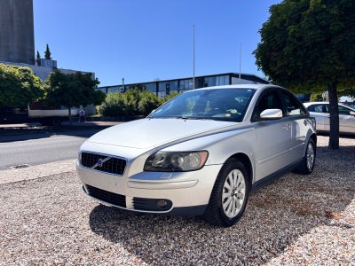 Volvo S40 1,6 Momentum 4d