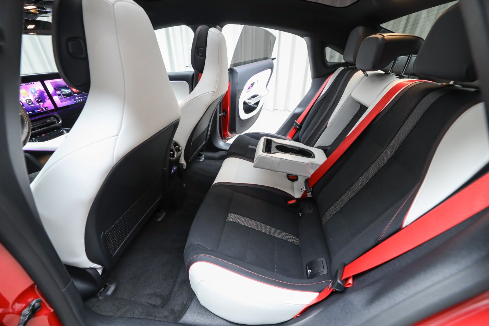 Mercedes-Benz CLA 200 (5/8)