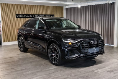 Audi Q8 55 TFSi quattro Tiptr. 5d