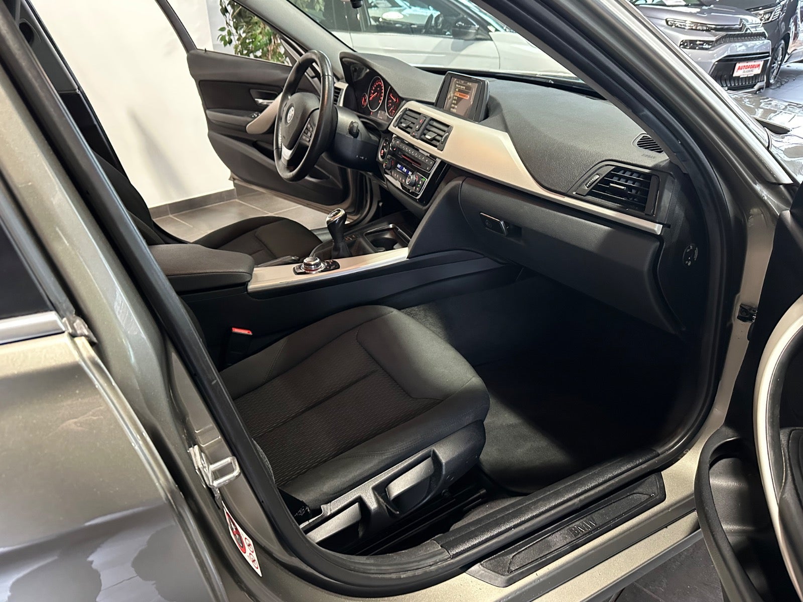 BMW 318i, Billede 5