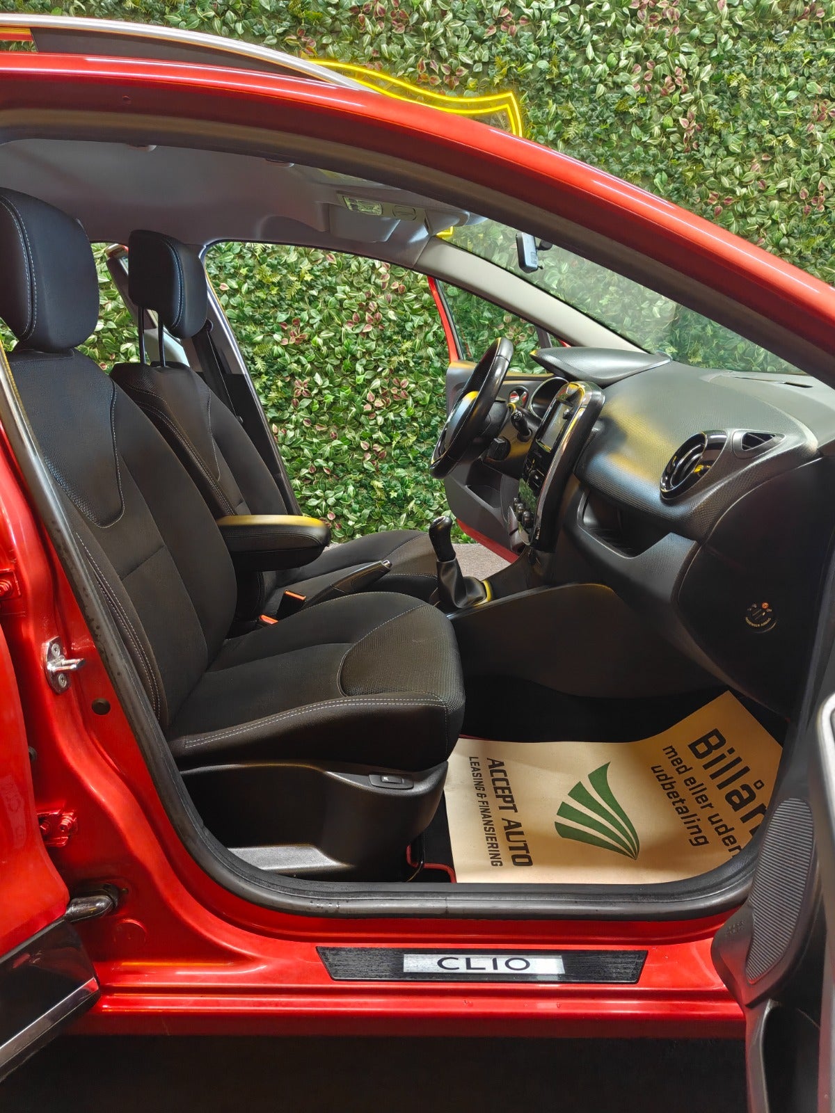 Billede af Renault Clio IV 1,2 16V Authentique Sport Tourer