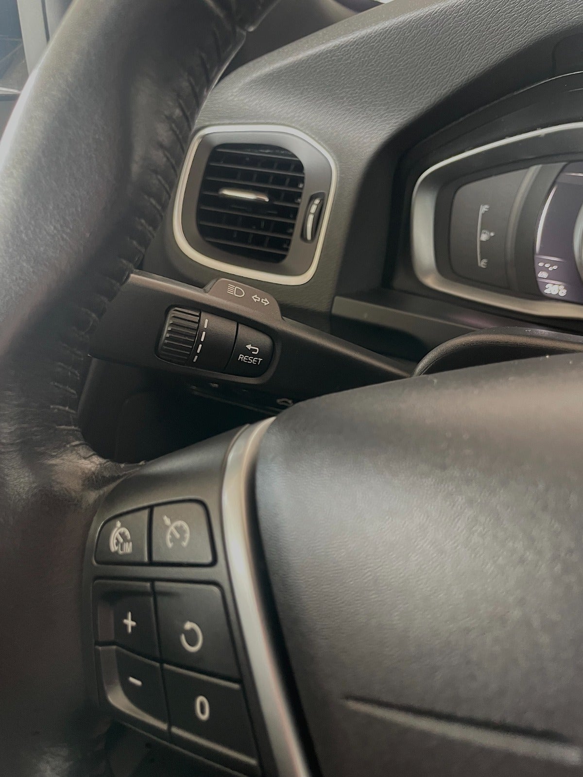 Billede af Volvo V60 CC 2,0 D3 150 Momentum aut.