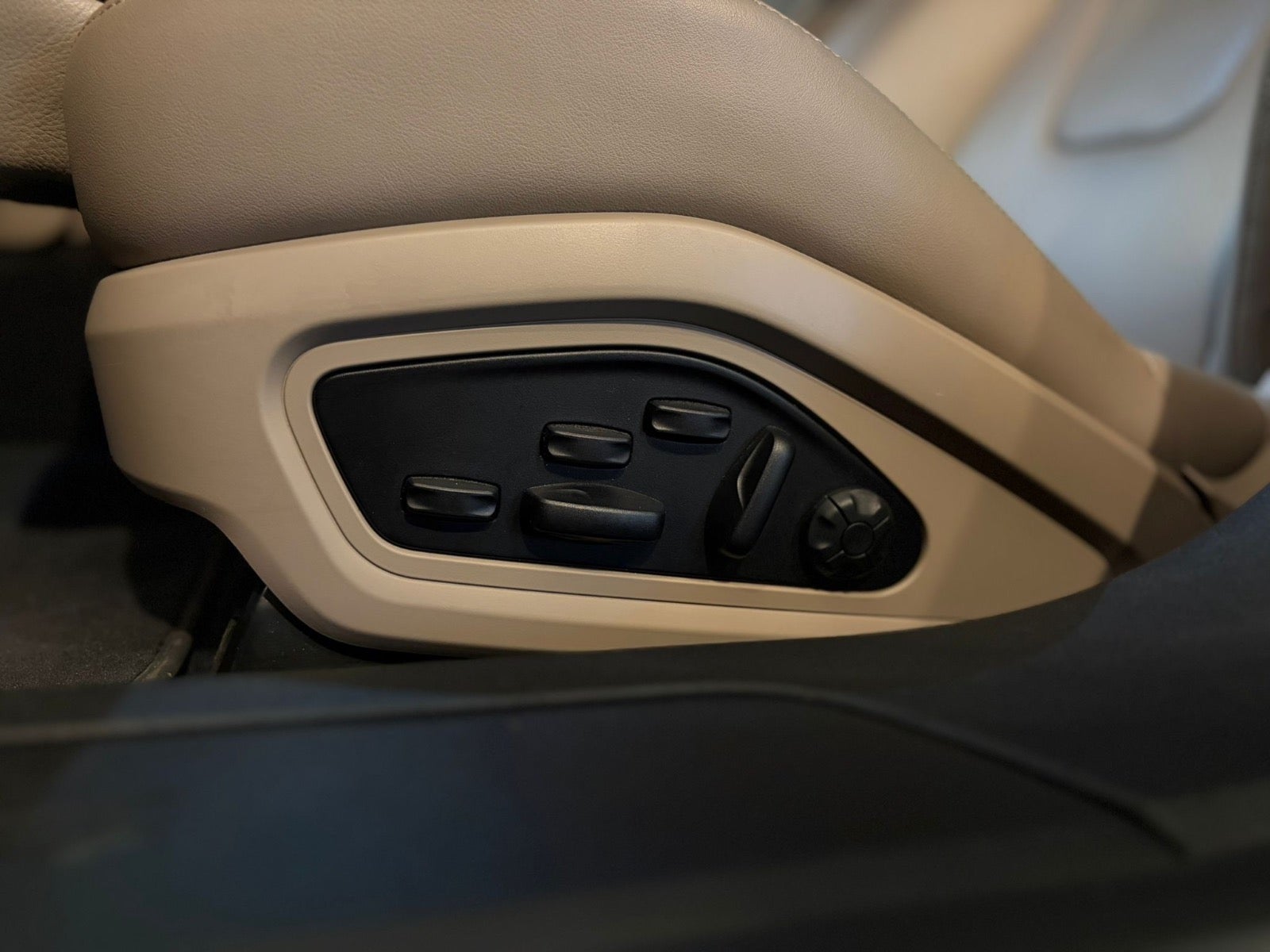 Porsche – Taycan 4