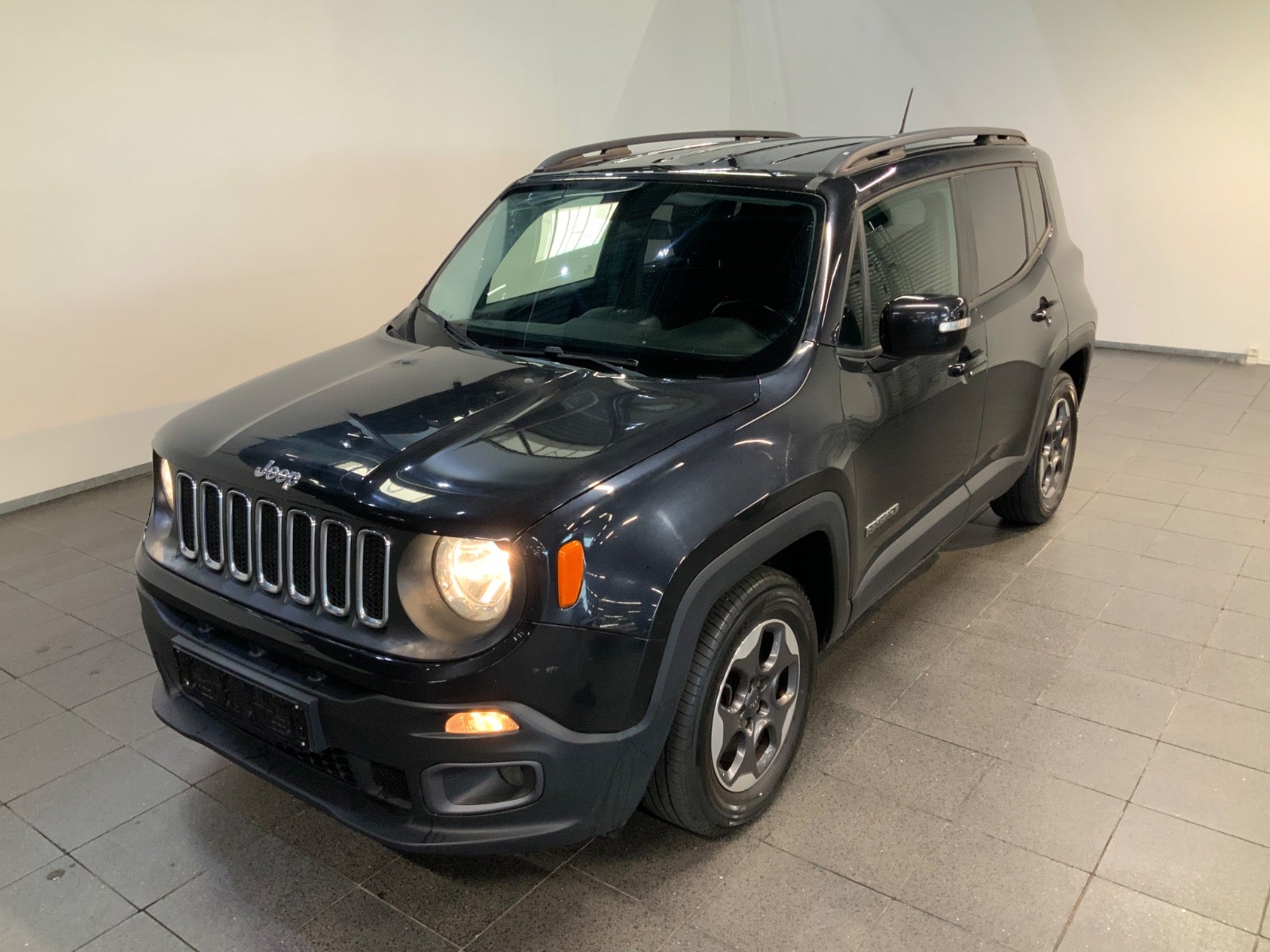 Jeep Renegade (1/8)
