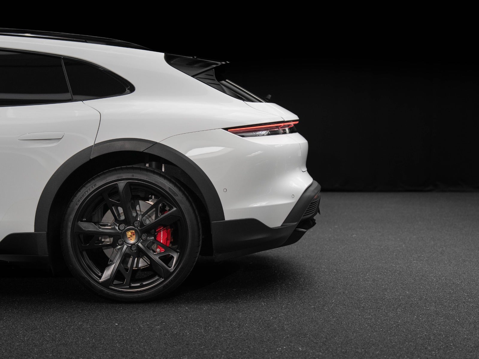 Gallery image 4 of 18