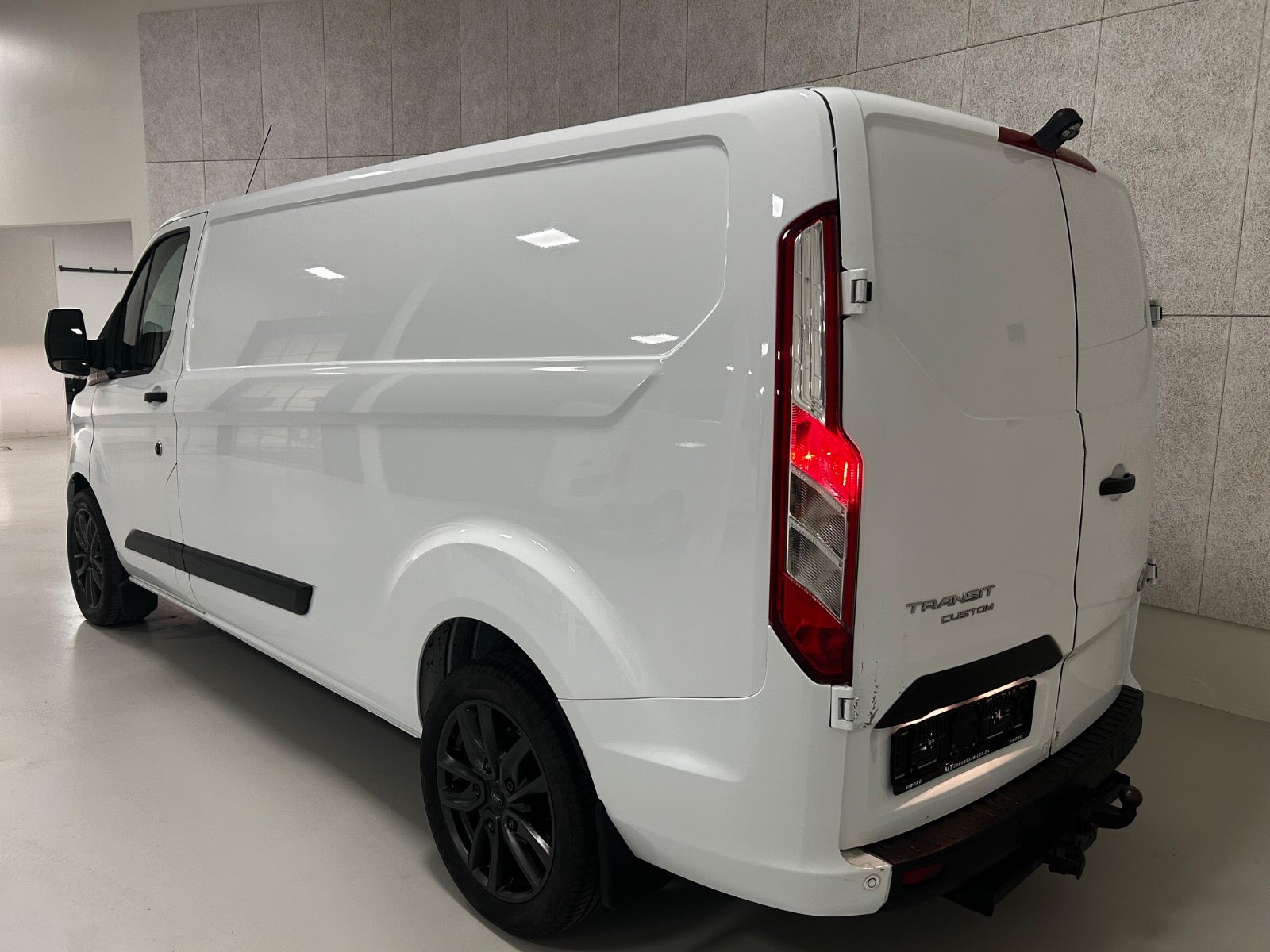 Billede af Ford Transit Custom 300L 2,0 TDCi 130 Trend