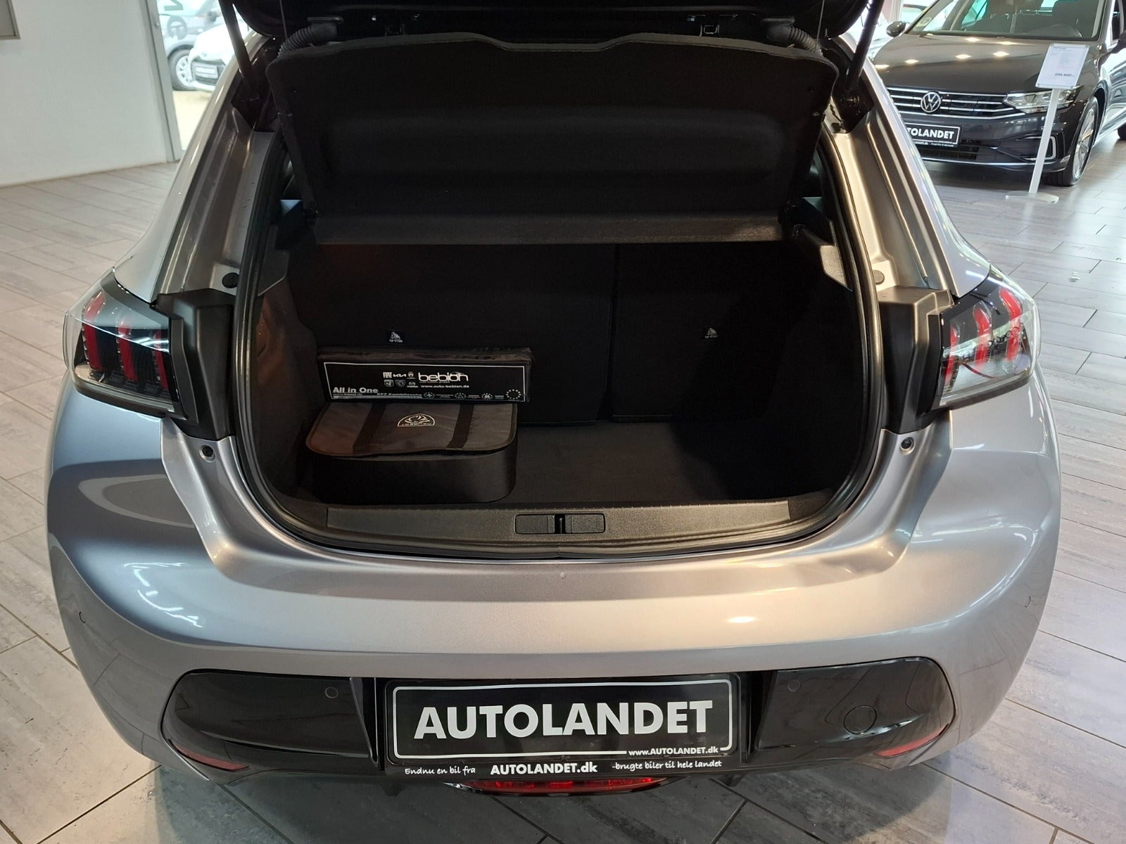 Peugeot e-208 GT