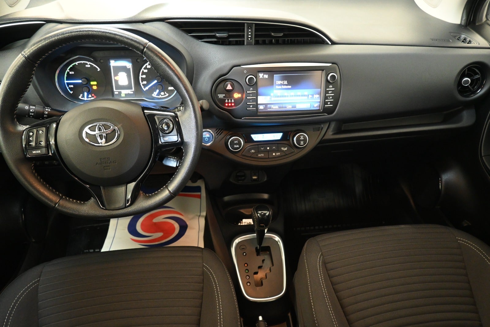 Toyota Yaris Hybrid H3 Limited Smart e-CVT