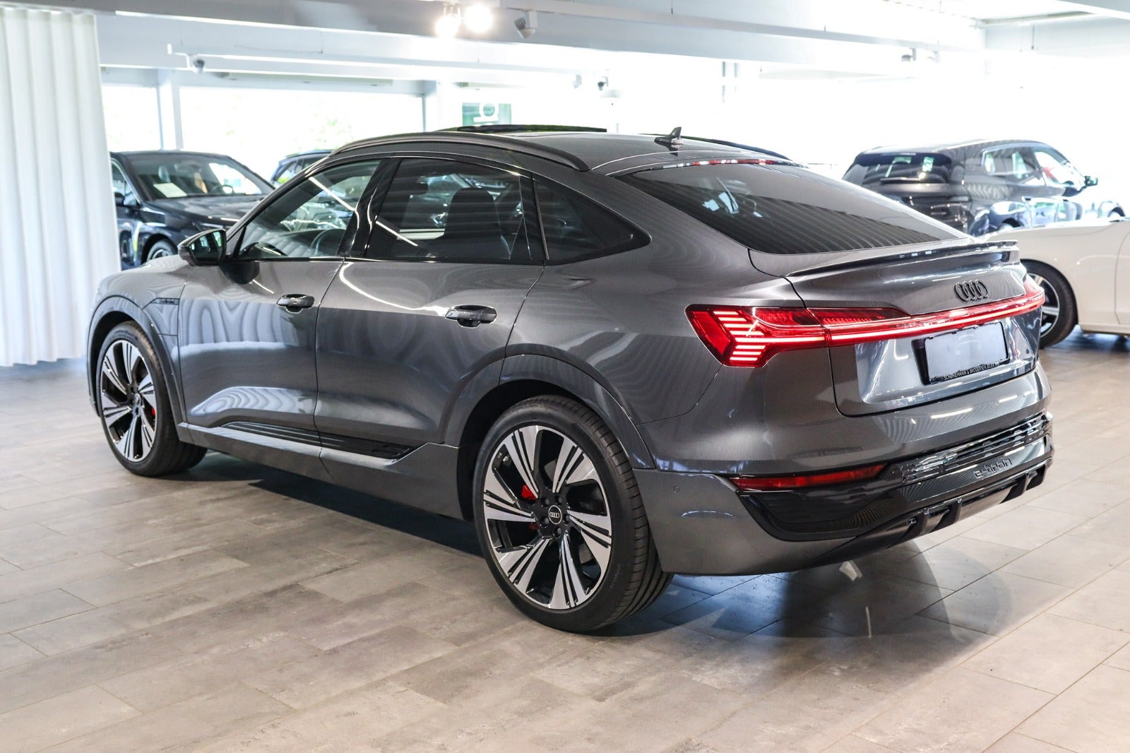 Billede af Audi Q8 e-tron 55 S-line Sportback quattro