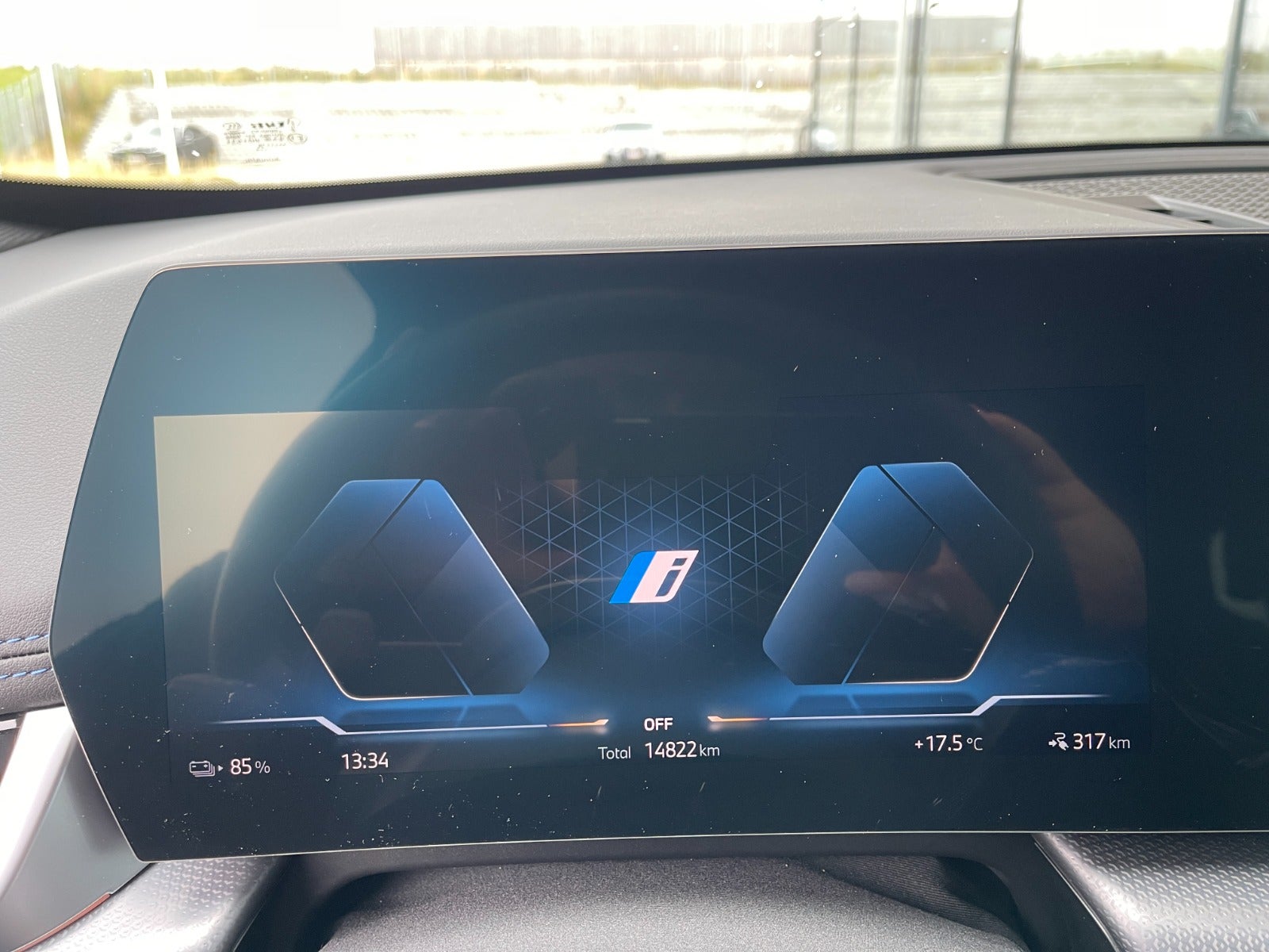 BMW iX1 eDrive20 M-Sport Premium 5d - 8