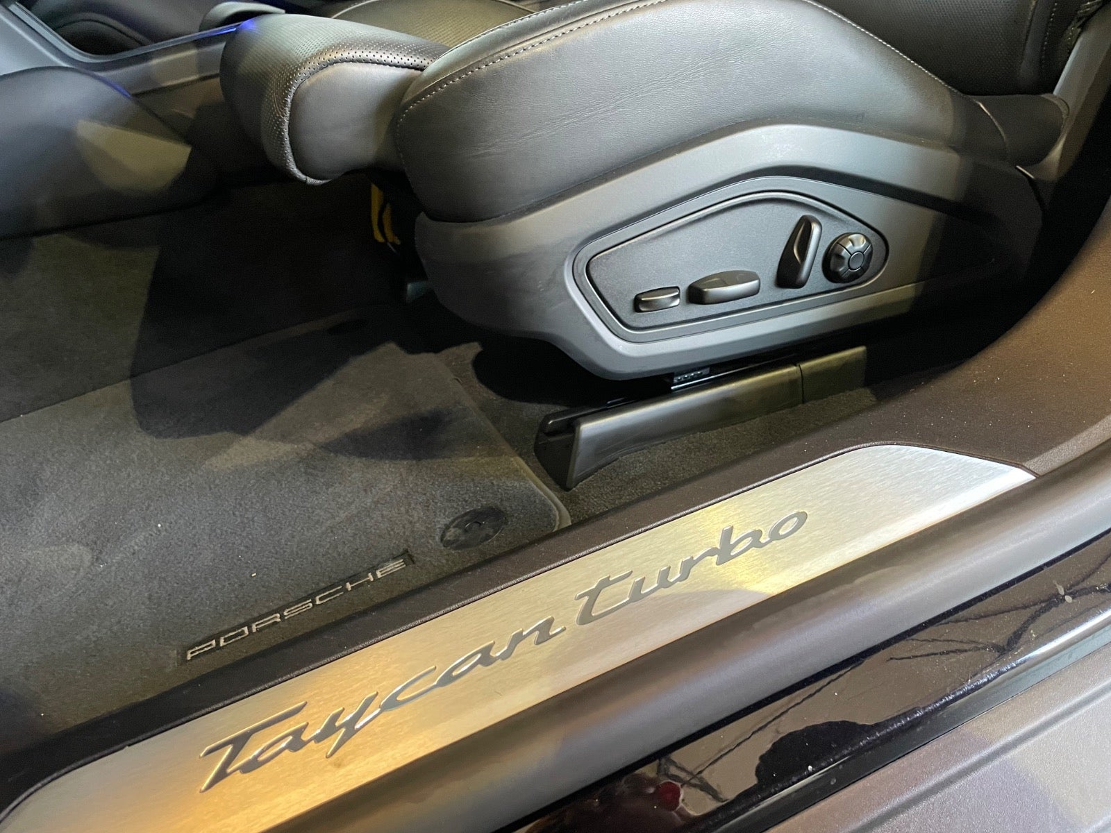 Porsche Taycan Turbo Cross Turismo