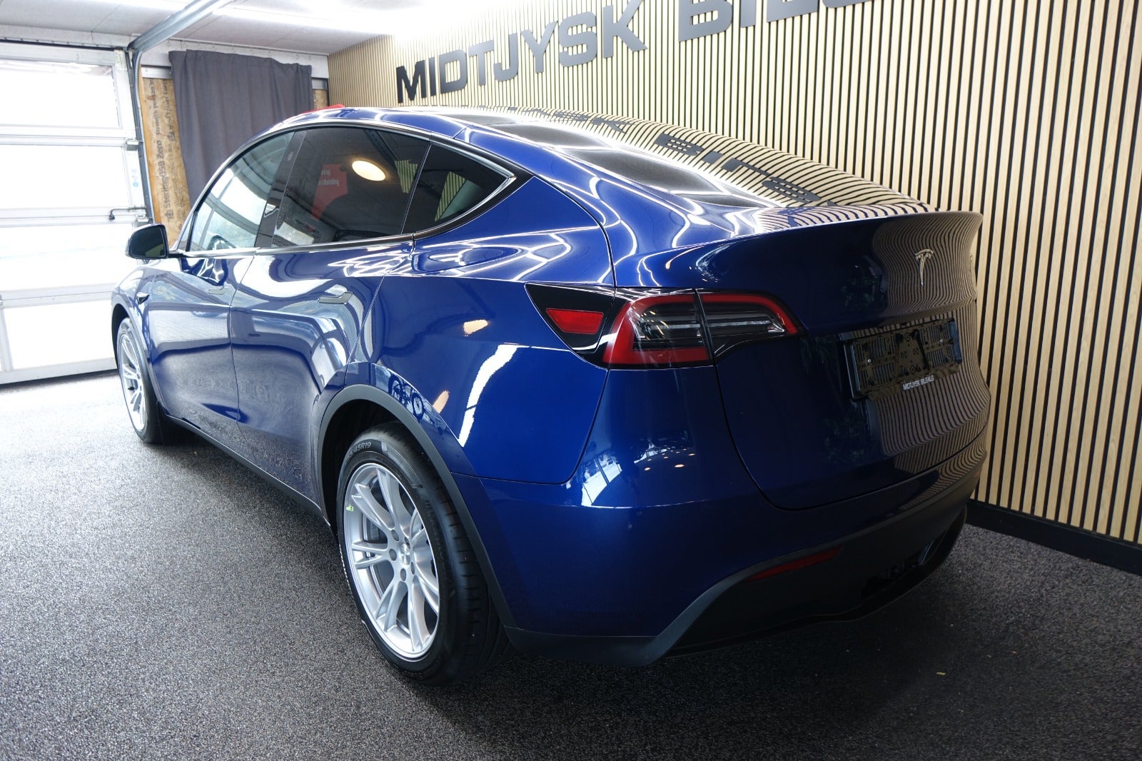 Tesla Model Y RWD