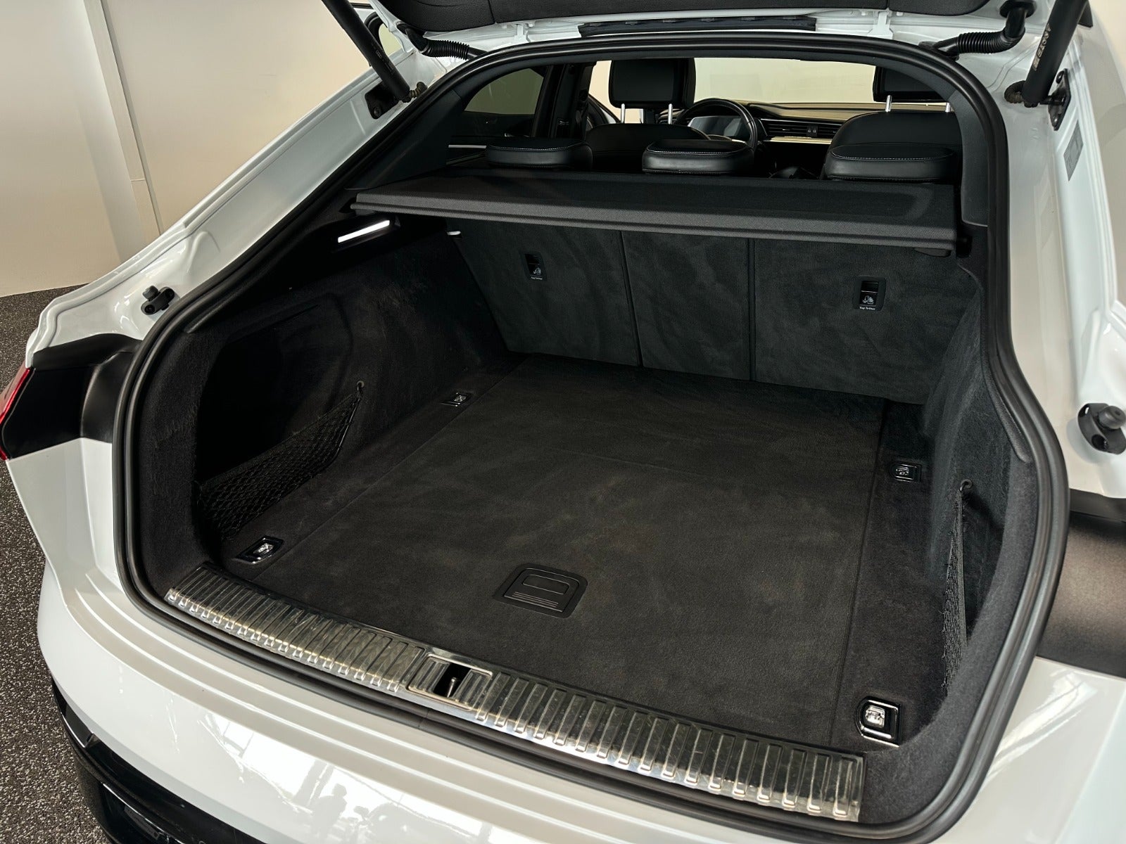 Audi Q8 e-tron 55 Sportback quattro 5d - 11