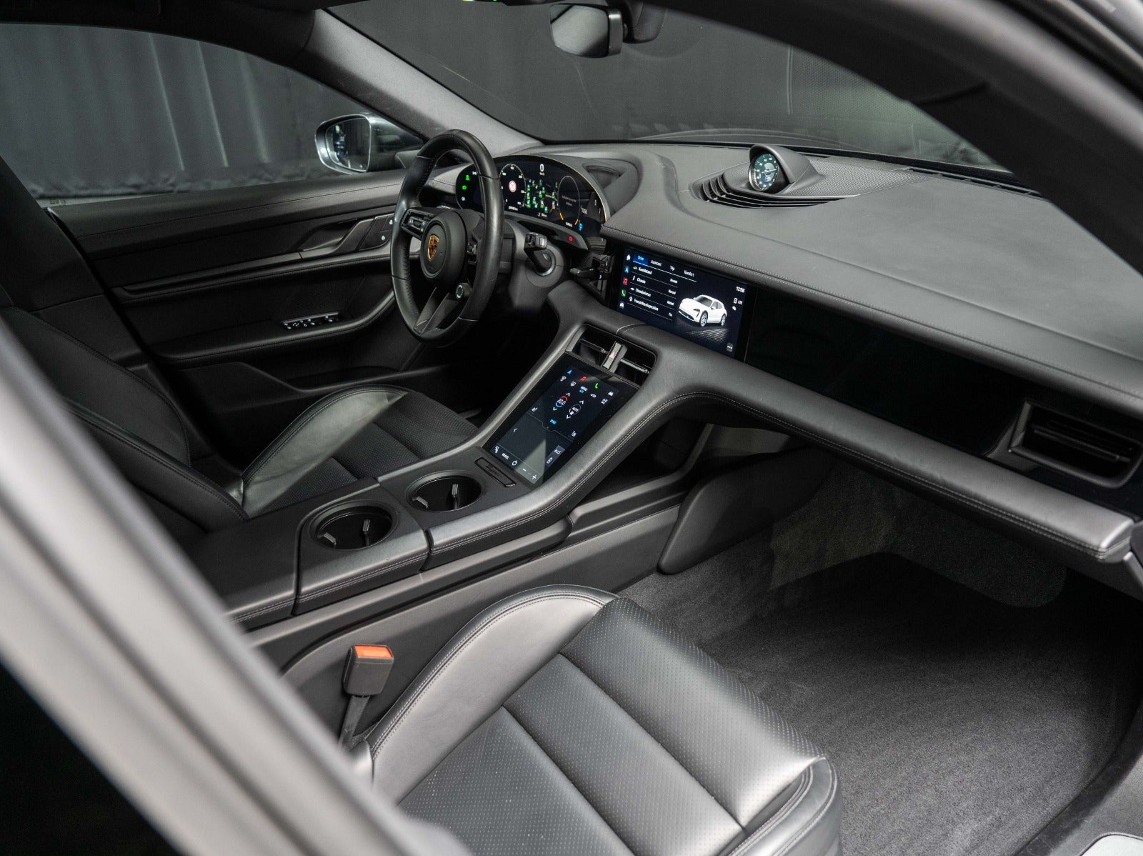 Gallery image 14 of 18