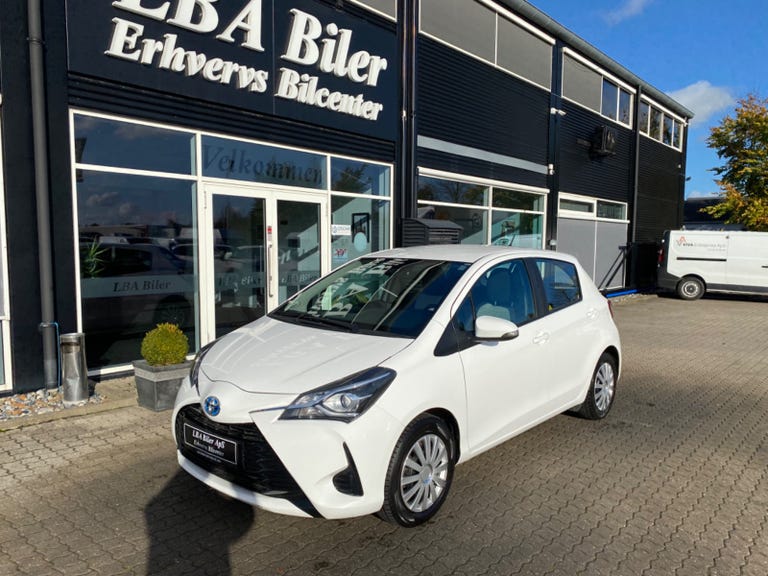 Toyota Yaris Hybrid H1 e-CVT Van