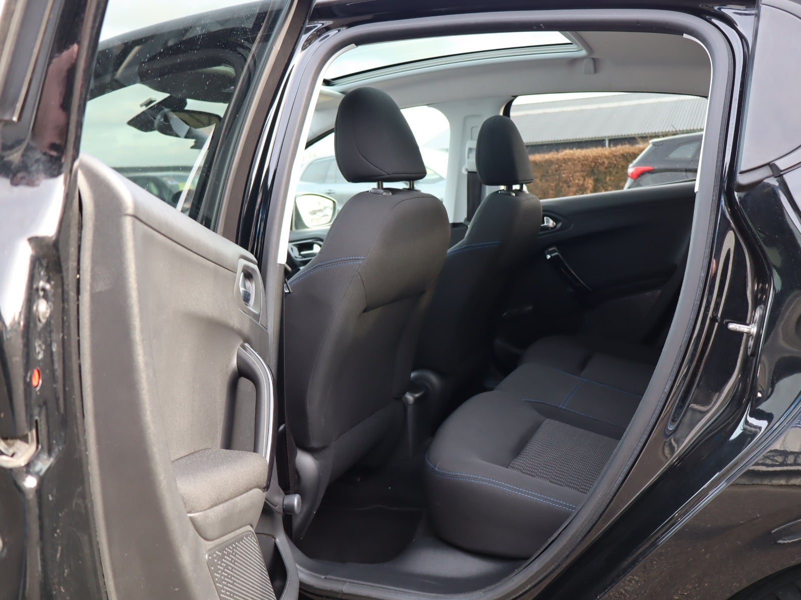 Billede af Peugeot 208 1,5 BlueHDi 100 Allure Sky