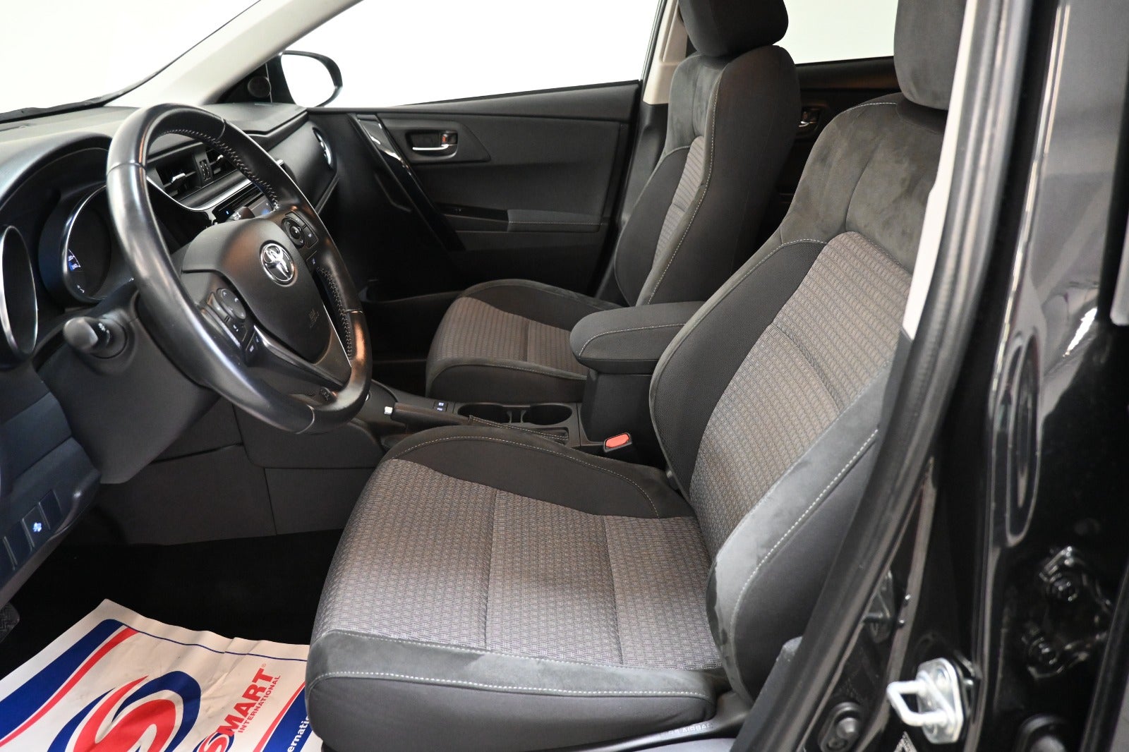 Toyota Auris Hybrid H2 Selected Touring Sports CVT