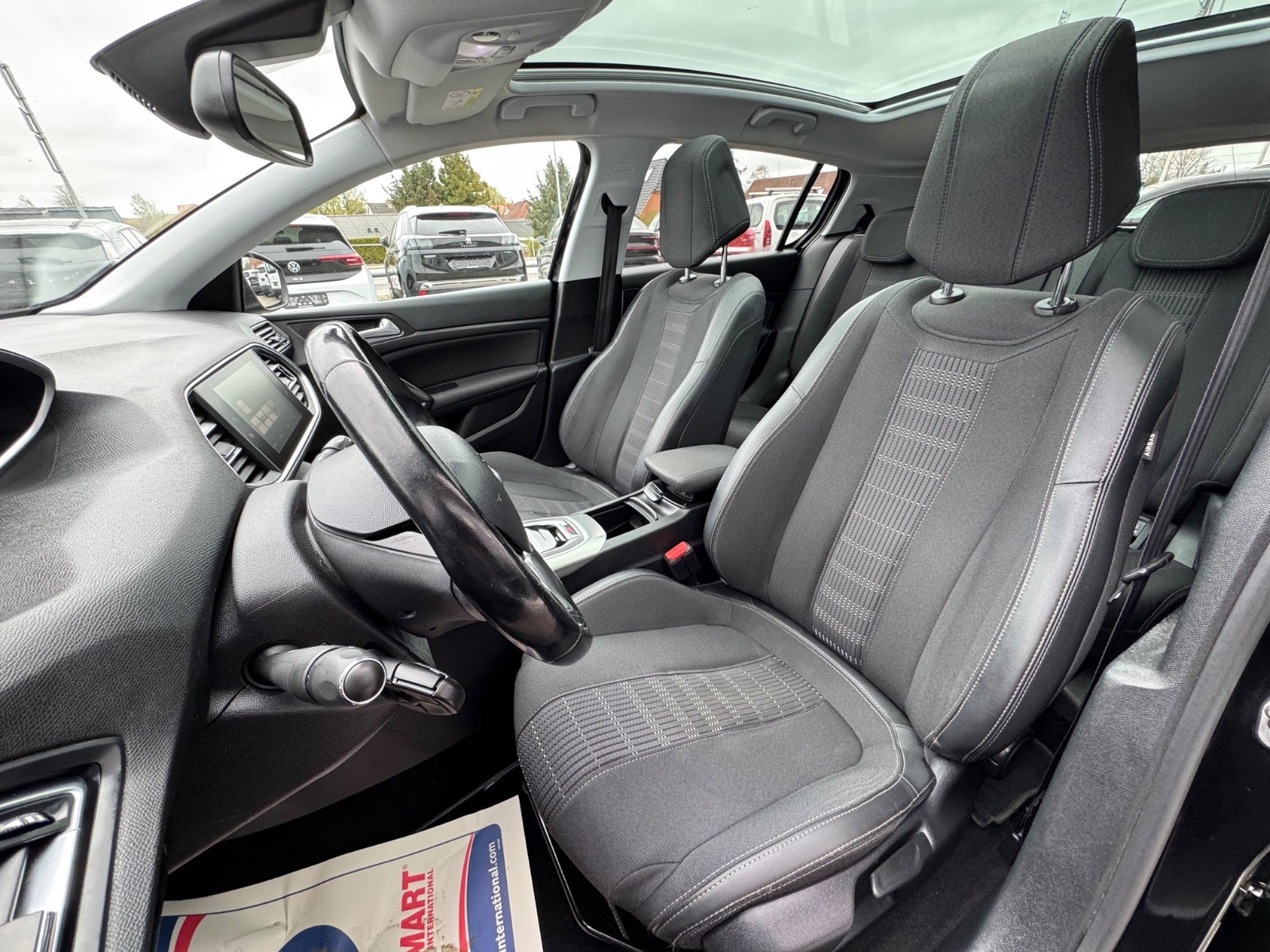 Billede af Peugeot 308 1,6 BlueHDi 120 Allure Sky
