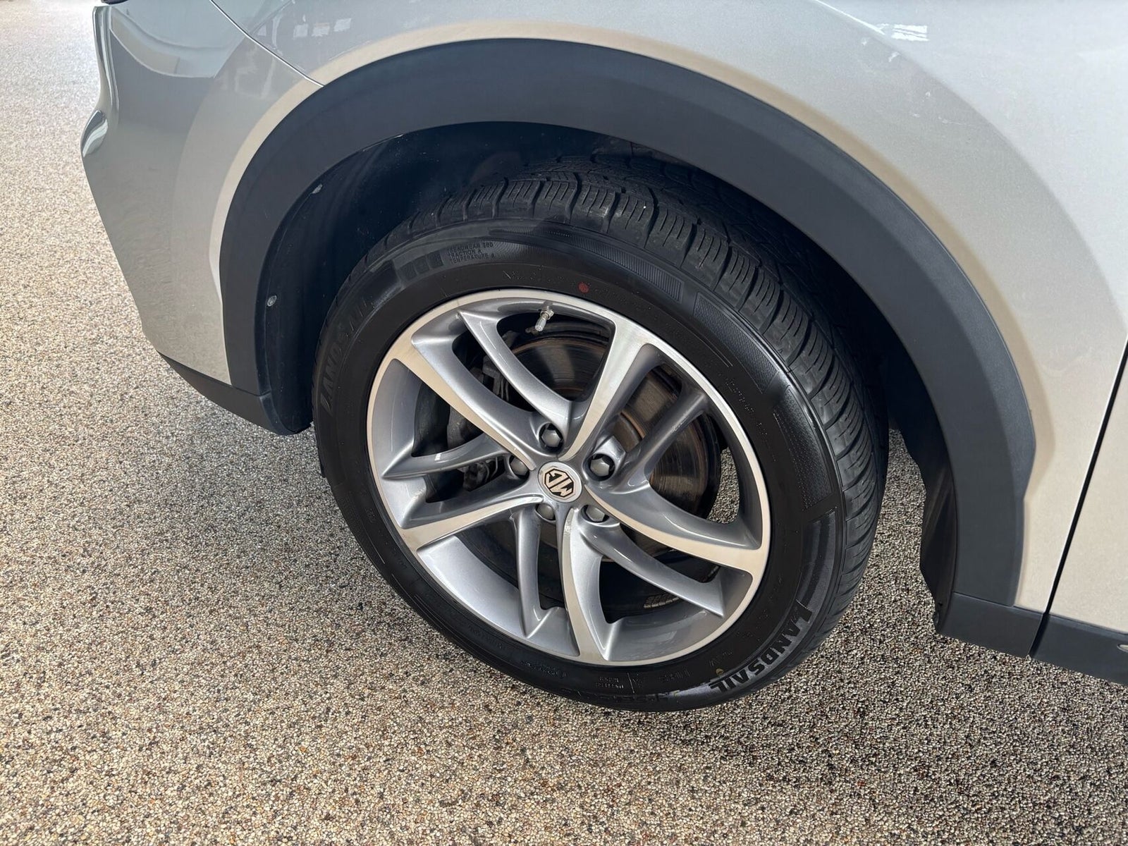 MG EHS PHEV Luxury