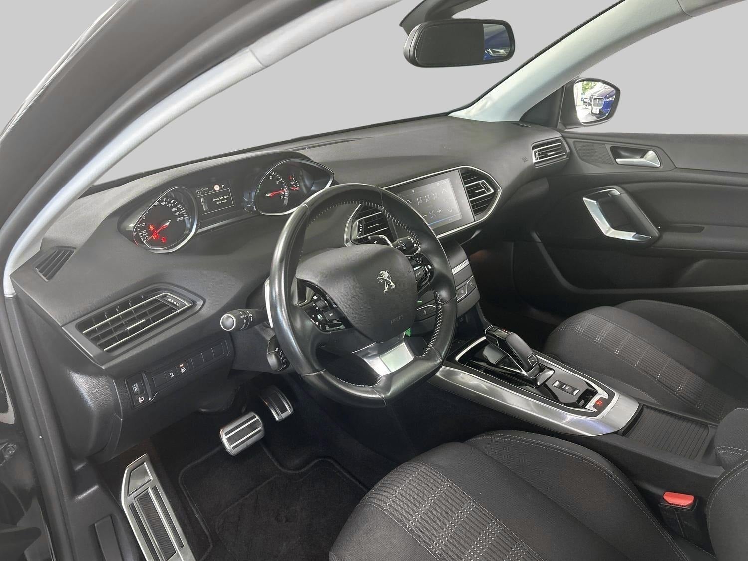 Billede af Peugeot 308 1,2 PureTech 130 Allure SW EAT8