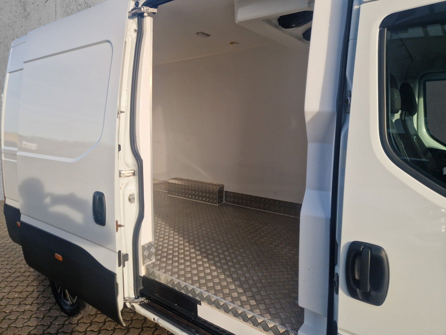 Billede af Iveco Daily 2,3 35S16 12m³ Kølevogn AG8