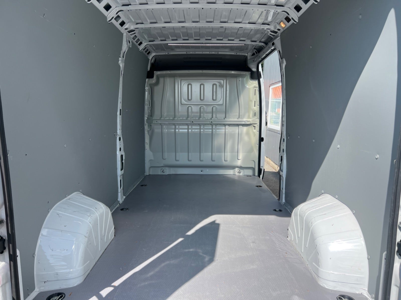 Billede af Peugeot Boxer 335 2,2 BlueHDi 140 L3H2 Premium
