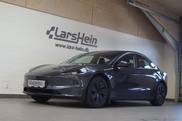 Tesla Model 3 RWD