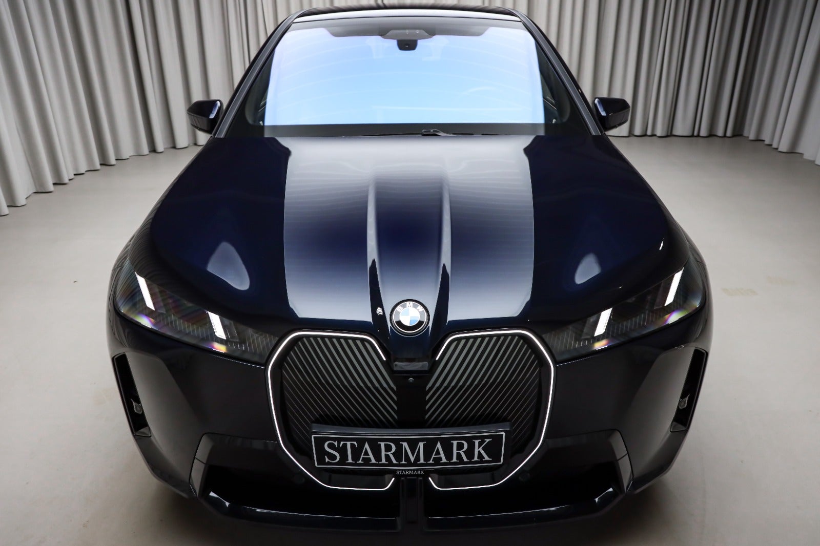 BMW iX (7/8)